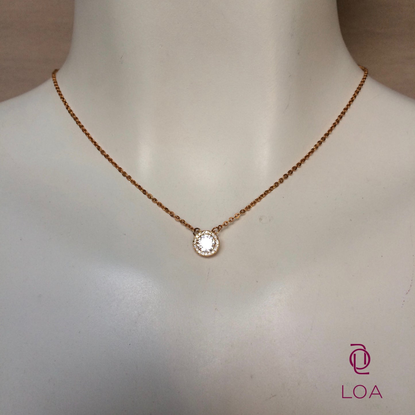 Collar delicado de acero inoxidable de diamante con diamantitos al rededor