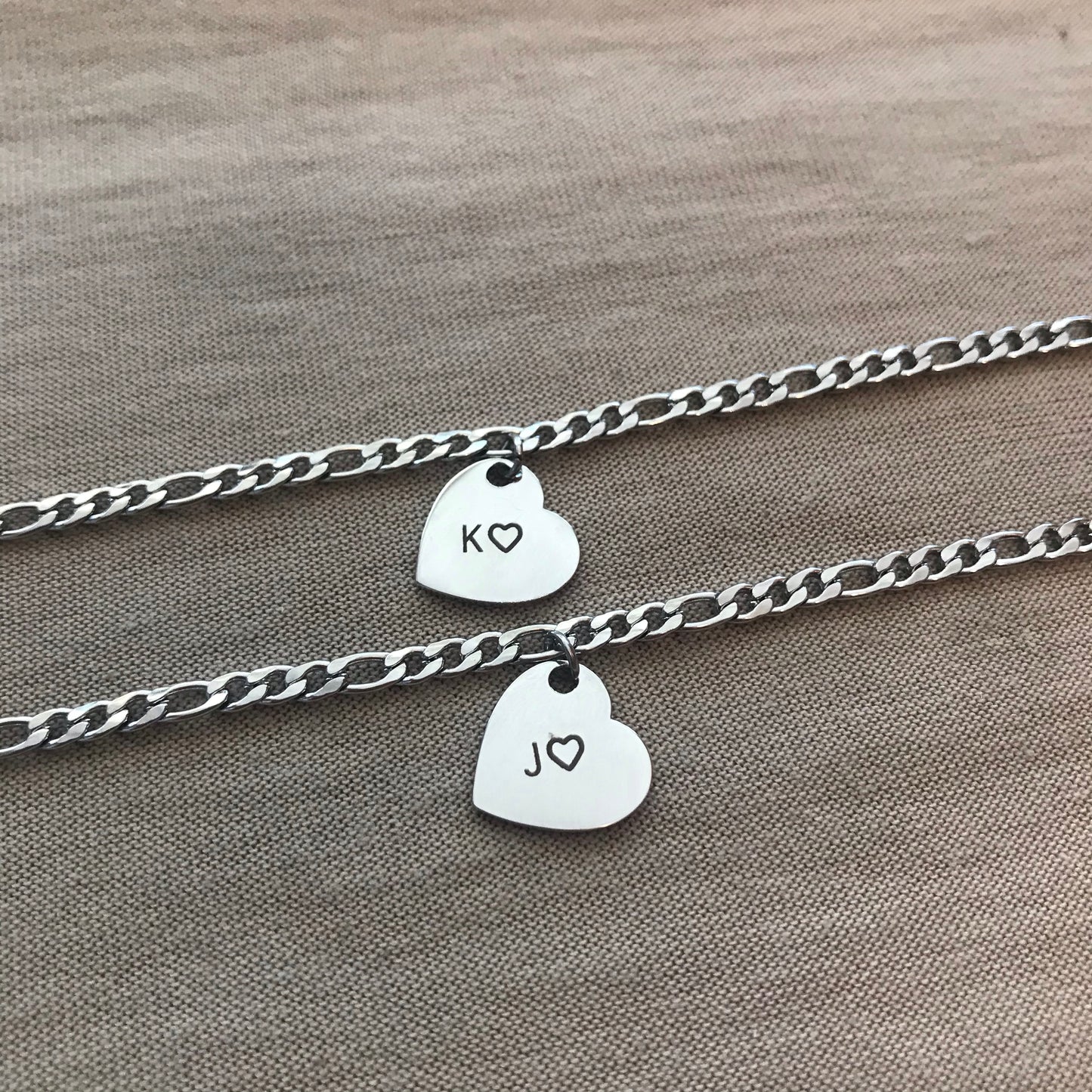 Pulseras de parejas de acero inoxidable personalizadas con dije de corazón