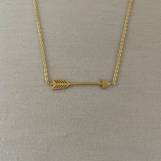 Collares delicados de flechas