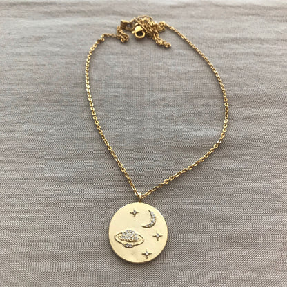 Collares delicados de figuras con brillantes