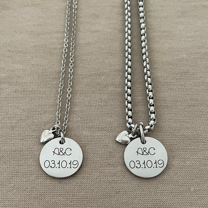 Collares de parejas personalizados con iniciales y fecha