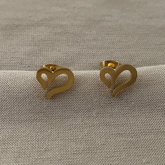 Aretes de corazón asimétrico